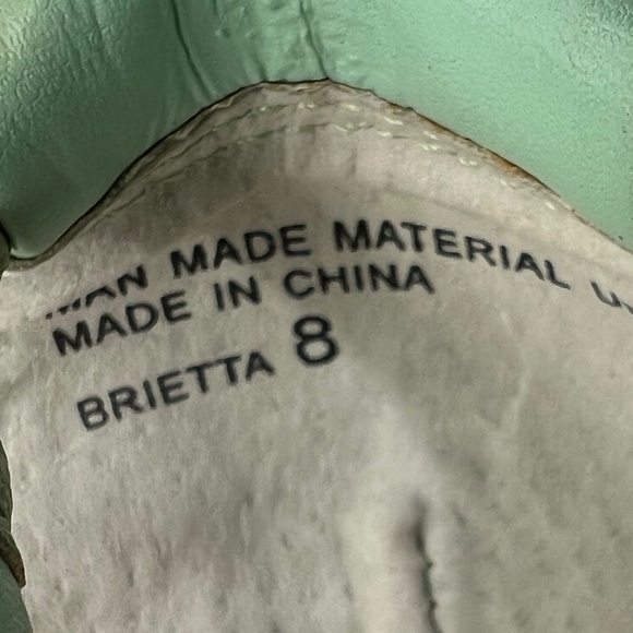 Yellow Box Brietta Blue Gold Pointed Cap Toe Flats Size 8 Women's - Picture 2 of 8